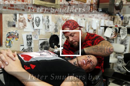 Eindhoven 28 augustus 2018
Rolf Tangel laat bij Dannyâ€™s tattooshop in Eindhoven zijn Barbie Samantha tatoos weghalen.