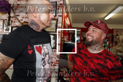 Eindhoven 28 augustus 2018
Rolf Tangel laat bij Dannyâ€™s tattooshop in Eindhoven zijn Barbie Samantha tatoos weghalen.
