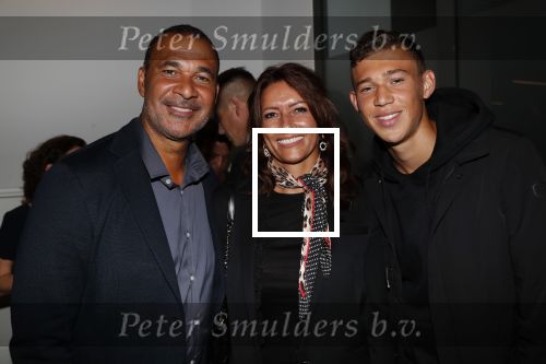 Amsterdam 6 mei 2018
Nederland-Peru 2-1 . Afscheidswedstrijd Wesley Sneijder . Zijn vrouw Yolanthe Sneijder Cabau en zoons Jessey en Xess Xava zijn natuurlijk aanwezig. Ruud Gullit met Maxim en zijn vriendin Karin der Rooij