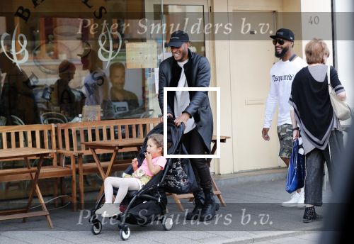 Amsterdam 9 september 2018
Sunnery James met zijn kinderen en een vriend op straat.