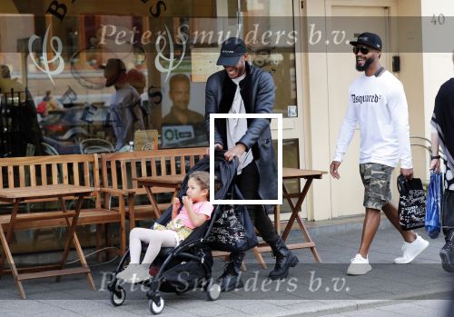 Amsterdam 9 september 2018
Sunnery James met zijn kinderen en een vriend op straat.