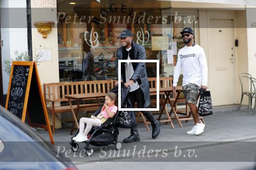 Amsterdam 9 september 2018
Sunnery James met zijn kinderen en een vriend op straat.