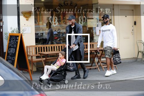 Amsterdam 9 september 2018
Sunnery James met zijn kinderen en een vriend op straat.