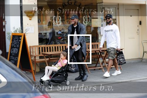 Amsterdam 9 september 2018
Sunnery James met zijn kinderen en een vriend op straat.