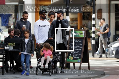 Amsterdam 9 september 2018
Sunnery James met zijn kinderen en een vriend op straat.