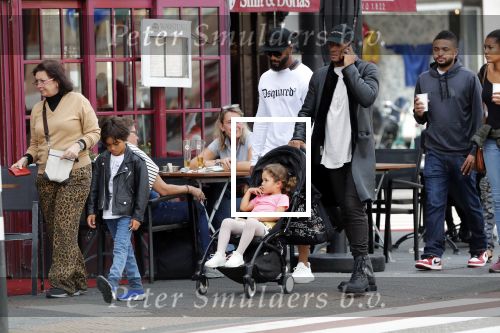 Amsterdam 9 september 2018
Sunnery James met zijn kinderen en een vriend op straat.