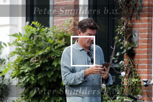 Amsterdam 2 september 2018
Twan Huys met mobiel op straat.