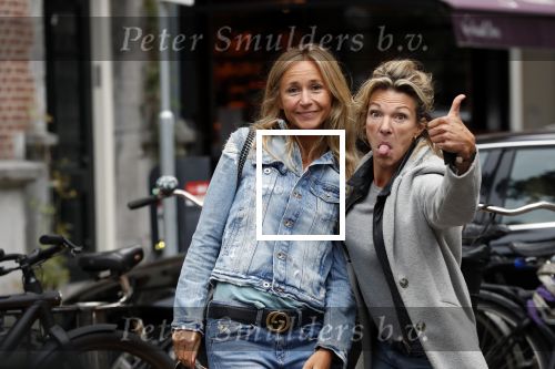 Amsterdam 29 augustus 2018
Wendy v Dijk met een goede vriendin en een fan