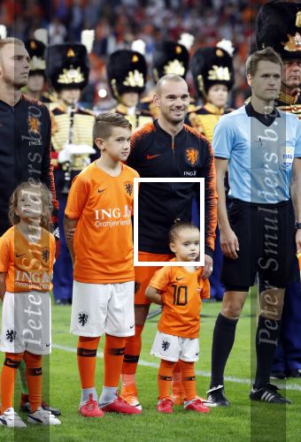 Amsterdam 6 mei 2018
Nederland-Peru 2-1 . Afscheidswedstrijd Wesley Sneijder . Zijn vrouw Yolanthe Sneijder Cabau en zoons Jessey en Xess Xava zijn natuurlijk aanwezig.