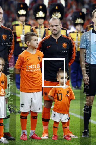 Amsterdam 6 mei 2018
Nederland-Peru 2-1 . Afscheidswedstrijd Wesley Sneijder . Zijn vrouw Yolanthe Sneijder Cabau en zoons Jessey en Xess Xava zijn natuurlijk aanwezig.