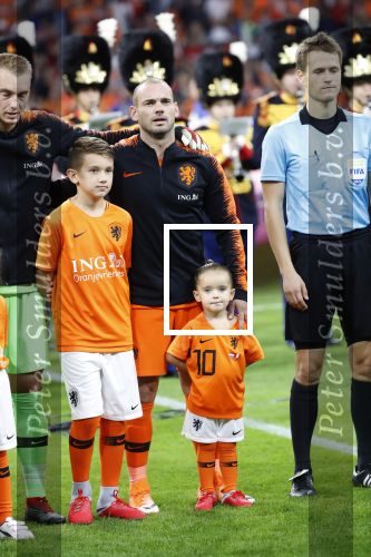 Amsterdam 6 mei 2018
Nederland-Peru 2-1 . Afscheidswedstrijd Wesley Sneijder . Zijn vrouw Yolanthe Sneijder Cabau en zoons Jessey en Xess Xava zijn natuurlijk aanwezig.