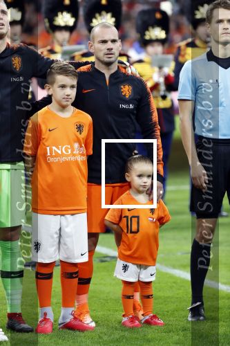 Amsterdam 6 mei 2018
Nederland-Peru 2-1 . Afscheidswedstrijd Wesley Sneijder . Zijn vrouw Yolanthe Sneijder Cabau en zoons Jessey en Xess Xava zijn natuurlijk aanwezig.