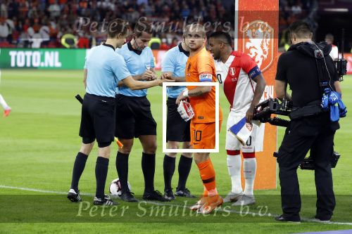 Amsterdam 6 mei 2018
Nederland-Peru 2-1 . Afscheidswedstrijd Wesley Sneijder . Zijn vrouw Yolanthe Sneijder Cabau en zoons Jessey en Xess Xava zijn natuurlijk aanwezig.
