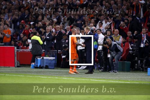 Amsterdam 6 mei 2018
Nederland-Peru 2-1 . Afscheidswedstrijd Wesley Sneijder . Zijn vrouw Yolanthe Sneijder Cabau en zoons Jessey en Xess Xava zijn natuurlijk aanwezig. Wesley met Ronald Koeman
