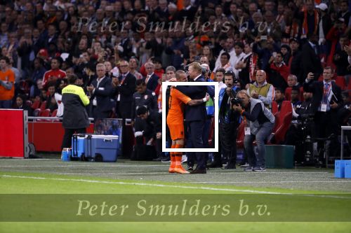 Amsterdam 6 mei 2018
Nederland-Peru 2-1 . Afscheidswedstrijd Wesley Sneijder . Zijn vrouw Yolanthe Sneijder Cabau en zoons Jessey en Xess Xava zijn natuurlijk aanwezig. Wesley met Ronald Koeman