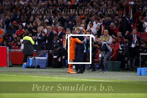 Amsterdam 6 mei 2018
Nederland-Peru 2-1 . Afscheidswedstrijd Wesley Sneijder . Zijn vrouw Yolanthe Sneijder Cabau en zoons Jessey en Xess Xava zijn natuurlijk aanwezig. Wesley met Ronald Koeman