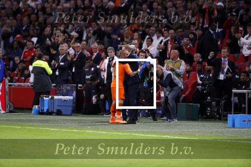 Amsterdam 6 mei 2018
Nederland-Peru 2-1 . Afscheidswedstrijd Wesley Sneijder . Zijn vrouw Yolanthe Sneijder Cabau en zoons Jessey en Xess Xava zijn natuurlijk aanwezig. Wesley met Ronald Koeman