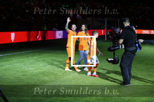 Amsterdam 6 mei 2018
Nederland-Peru 2-1 . Afscheidswedstrijd Wesley Sneijder . Zijn vrouw Yolanthe Sneijder Cabau en zoons Jessey en Xess Xava zijn natuurlijk aanwezig.