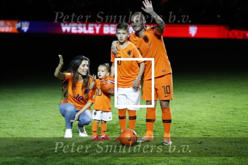 Amsterdam 6 mei 2018
Nederland-Peru 2-1 . Afscheidswedstrijd Wesley Sneijder . Zijn vrouw Yolanthe Sneijder Cabau en zoons Jessey en Xess Xava zijn natuurlijk aanwezig.