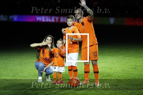 Amsterdam 6 mei 2018
Nederland-Peru 2-1 . Afscheidswedstrijd Wesley Sneijder . Zijn vrouw Yolanthe Sneijder Cabau en zoons Jessey en Xess Xava zijn natuurlijk aanwezig.