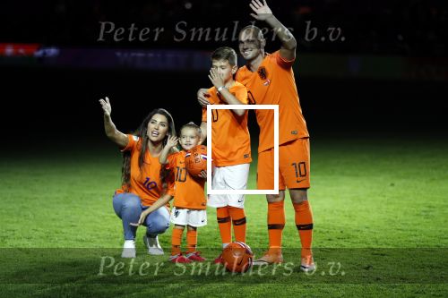 Amsterdam 6 mei 2018
Nederland-Peru 2-1 . Afscheidswedstrijd Wesley Sneijder . Zijn vrouw Yolanthe Sneijder Cabau en zoons Jessey en Xess Xava zijn natuurlijk aanwezig.