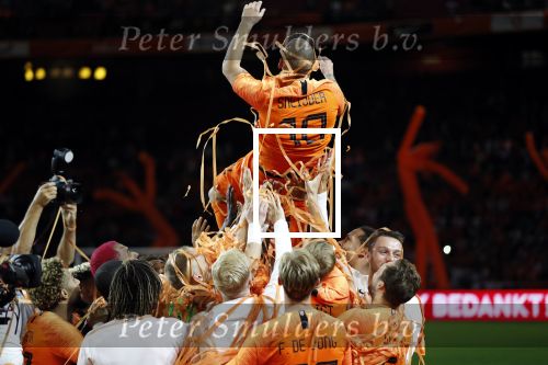 Amsterdam 6 mei 2018
Nederland-Peru 2-1 . Afscheidswedstrijd Wesley Sneijder . Zijn vrouw Yolanthe Sneijder Cabau en zoons Jessey en Xess Xava zijn natuurlijk aanwezig.