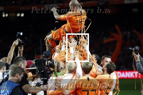 Amsterdam 6 mei 2018
Nederland-Peru 2-1 . Afscheidswedstrijd Wesley Sneijder . Zijn vrouw Yolanthe Sneijder Cabau en zoons Jessey en Xess Xava zijn natuurlijk aanwezig.