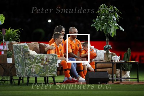 Amsterdam 6 mei 2018
Nederland-Peru 2-1 . Afscheidswedstrijd Wesley Sneijder . Zijn vrouw Yolanthe Sneijder Cabau en zoons Jessey en Xess Xava zijn natuurlijk aanwezig.