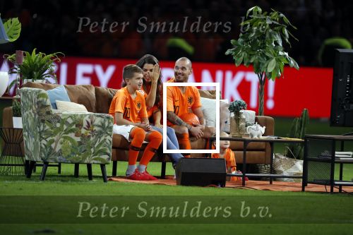 Amsterdam 6 mei 2018
Nederland-Peru 2-1 . Afscheidswedstrijd Wesley Sneijder . Zijn vrouw Yolanthe Sneijder Cabau en zoons Jessey en Xess Xava zijn natuurlijk aanwezig.