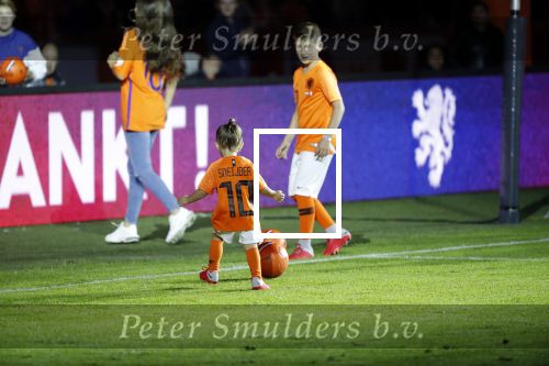 Amsterdam 6 mei 2018
Nederland-Peru 2-1 . Afscheidswedstrijd Wesley Sneijder . Zijn vrouw Yolanthe Sneijder Cabau en zoons Jessey en Xess Xava zijn natuurlijk aanwezig.