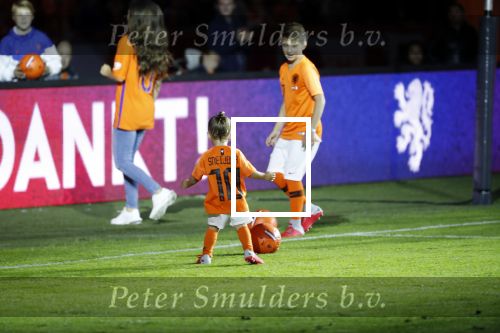 Amsterdam 6 mei 2018
Nederland-Peru 2-1 . Afscheidswedstrijd Wesley Sneijder . Zijn vrouw Yolanthe Sneijder Cabau en zoons Jessey en Xess Xava zijn natuurlijk aanwezig.