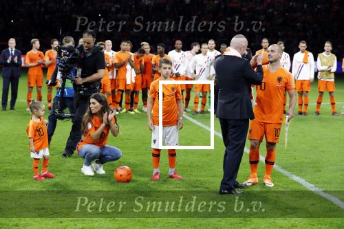 Amsterdam 6 mei 2018
Nederland-Peru 2-1 . Afscheidswedstrijd Wesley Sneijder . Zijn vrouw Yolanthe Sneijder Cabau en zoons Jessey en Xess Xava zijn natuurlijk aanwezig.