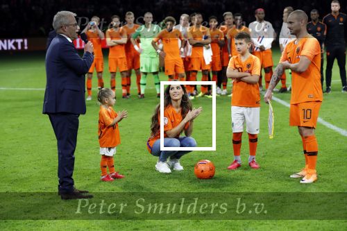 Amsterdam 6 mei 2018
Nederland-Peru 2-1 . Afscheidswedstrijd Wesley Sneijder . Zijn vrouw Yolanthe Sneijder Cabau en zoons Jessey en Xess Xava zijn natuurlijk aanwezig.