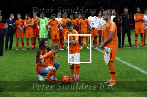 Amsterdam 6 mei 2018
Nederland-Peru 2-1 . Afscheidswedstrijd Wesley Sneijder . Zijn vrouw Yolanthe Sneijder Cabau en zoons Jessey en Xess Xava zijn natuurlijk aanwezig.