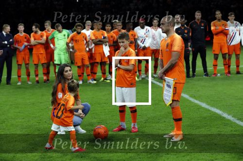 Amsterdam 6 mei 2018
Nederland-Peru 2-1 . Afscheidswedstrijd Wesley Sneijder . Zijn vrouw Yolanthe Sneijder Cabau en zoons Jessey en Xess Xava zijn natuurlijk aanwezig.