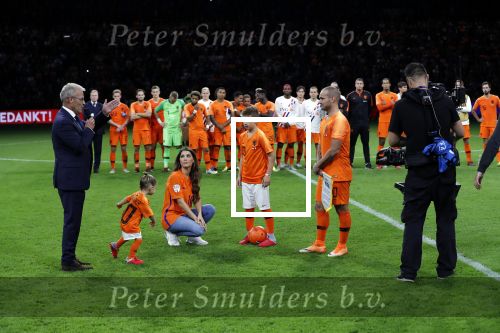 Amsterdam 6 mei 2018
Nederland-Peru 2-1 . Afscheidswedstrijd Wesley Sneijder . Zijn vrouw Yolanthe Sneijder Cabau en zoons Jessey en Xess Xava zijn natuurlijk aanwezig.
