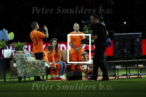 Amsterdam 6 mei 2018
Nederland-Peru 2-1 . Afscheidswedstrijd Wesley Sneijder . Zijn vrouw Yolanthe Sneijder Cabau en zoons Jessey en Xess Xava zijn natuurlijk aanwezig. Andre Hazes zong voor Wesley