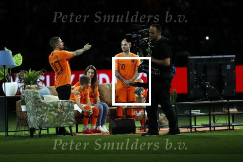 Amsterdam 6 mei 2018
Nederland-Peru 2-1 . Afscheidswedstrijd Wesley Sneijder . Zijn vrouw Yolanthe Sneijder Cabau en zoons Jessey en Xess Xava zijn natuurlijk aanwezig. Andre Hazes zong voor Wesley
