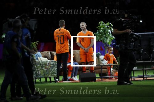 Amsterdam 6 mei 2018
Nederland-Peru 2-1 . Afscheidswedstrijd Wesley Sneijder . Zijn vrouw Yolanthe Sneijder Cabau en zoons Jessey en Xess Xava zijn natuurlijk aanwezig. Andre Hazes zong voor Wesley