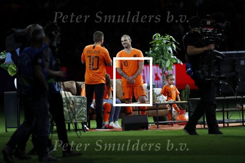 Amsterdam 6 mei 2018
Nederland-Peru 2-1 . Afscheidswedstrijd Wesley Sneijder . Zijn vrouw Yolanthe Sneijder Cabau en zoons Jessey en Xess Xava zijn natuurlijk aanwezig. Andre Hazes zong voor Wesley