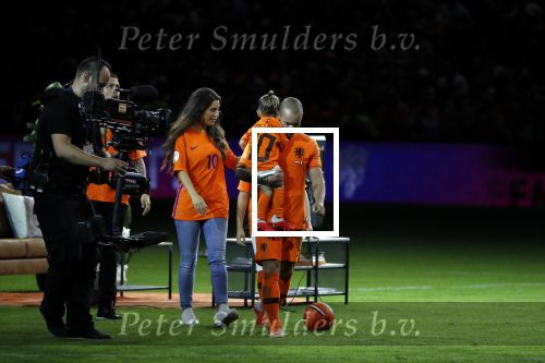Amsterdam 6 mei 2018
Nederland-Peru 2-1 . Afscheidswedstrijd Wesley Sneijder . Zijn vrouw Yolanthe Sneijder Cabau en zoons Jessey en Xess Xava zijn natuurlijk aanwezig. Andre Hazes zong voor Wesley