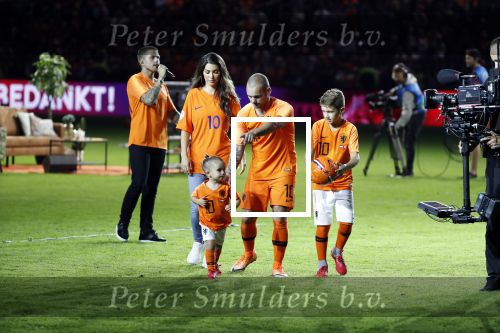 Amsterdam 6 mei 2018
Nederland-Peru 2-1 . Afscheidswedstrijd Wesley Sneijder . Zijn vrouw Yolanthe Sneijder Cabau en zoons Jessey en Xess Xava zijn natuurlijk aanwezig. Andre Hazes zong voor Wesley