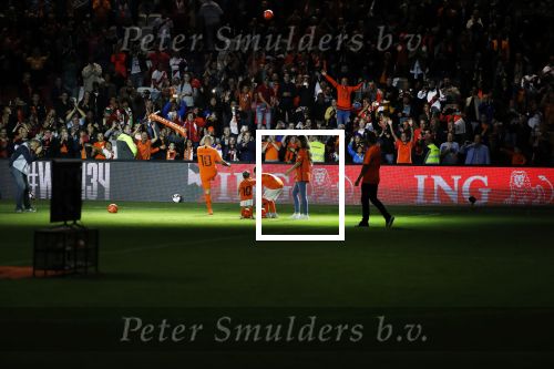 Amsterdam 6 mei 2018
Nederland-Peru 2-1 . Afscheidswedstrijd Wesley Sneijder . Zijn vrouw Yolanthe Sneijder Cabau en zoons Jessey en Xess Xava zijn natuurlijk aanwezig. Andre Hazes zong voor Wesley