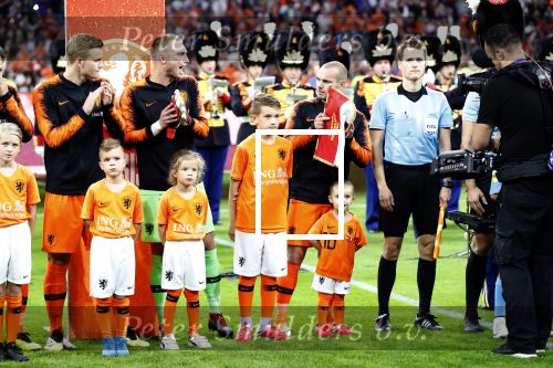 Amsterdam 6 mei 2018
Nederland-Peru 2-1 . Afscheidswedstrijd Wesley Sneijder . Zijn vrouw Yolanthe Sneijder Cabau en zoons Jessey en Xess Xava zijn natuurlijk aanwezig.