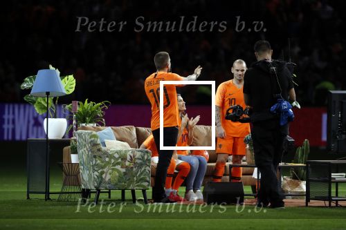 Amsterdam 6 mei 2018
Nederland-Peru 2-1 . Afscheidswedstrijd Wesley Sneijder . Zijn vrouw Yolanthe Sneijder Cabau en zoons Jessey en Xess Xava zijn natuurlijk aanwezig. Andre Hazes zong voor Wesley