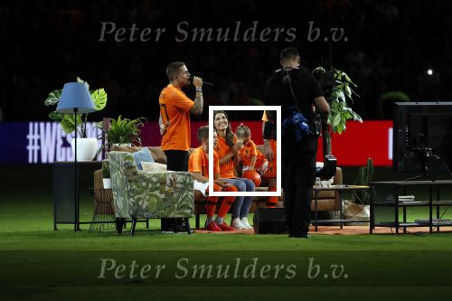 Amsterdam 6 mei 2018
Nederland-Peru 2-1 . Afscheidswedstrijd Wesley Sneijder . Zijn vrouw Yolanthe Sneijder Cabau en zoons Jessey en Xess Xava zijn natuurlijk aanwezig. Andre Hazes zong voor Wesley