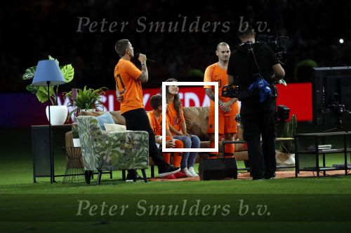 Amsterdam 6 mei 2018
Nederland-Peru 2-1 . Afscheidswedstrijd Wesley Sneijder . Zijn vrouw Yolanthe Sneijder Cabau en zoons Jessey en Xess Xava zijn natuurlijk aanwezig. Andre Hazes zong voor Wesley