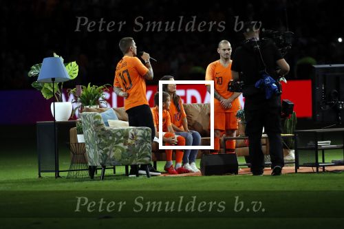 Amsterdam 6 mei 2018
Nederland-Peru 2-1 . Afscheidswedstrijd Wesley Sneijder . Zijn vrouw Yolanthe Sneijder Cabau en zoons Jessey en Xess Xava zijn natuurlijk aanwezig. Andre Hazes zong voor Wesley