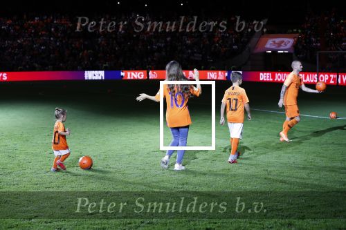 Amsterdam 6 mei 2018
Nederland-Peru 2-1 . Afscheidswedstrijd Wesley Sneijder . Zijn vrouw Yolanthe Sneijder Cabau en zoons Jessey en Xess Xava zijn natuurlijk aanwezig.