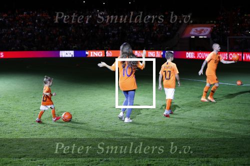 Amsterdam 6 mei 2018
Nederland-Peru 2-1 . Afscheidswedstrijd Wesley Sneijder . Zijn vrouw Yolanthe Sneijder Cabau en zoons Jessey en Xess Xava zijn natuurlijk aanwezig.